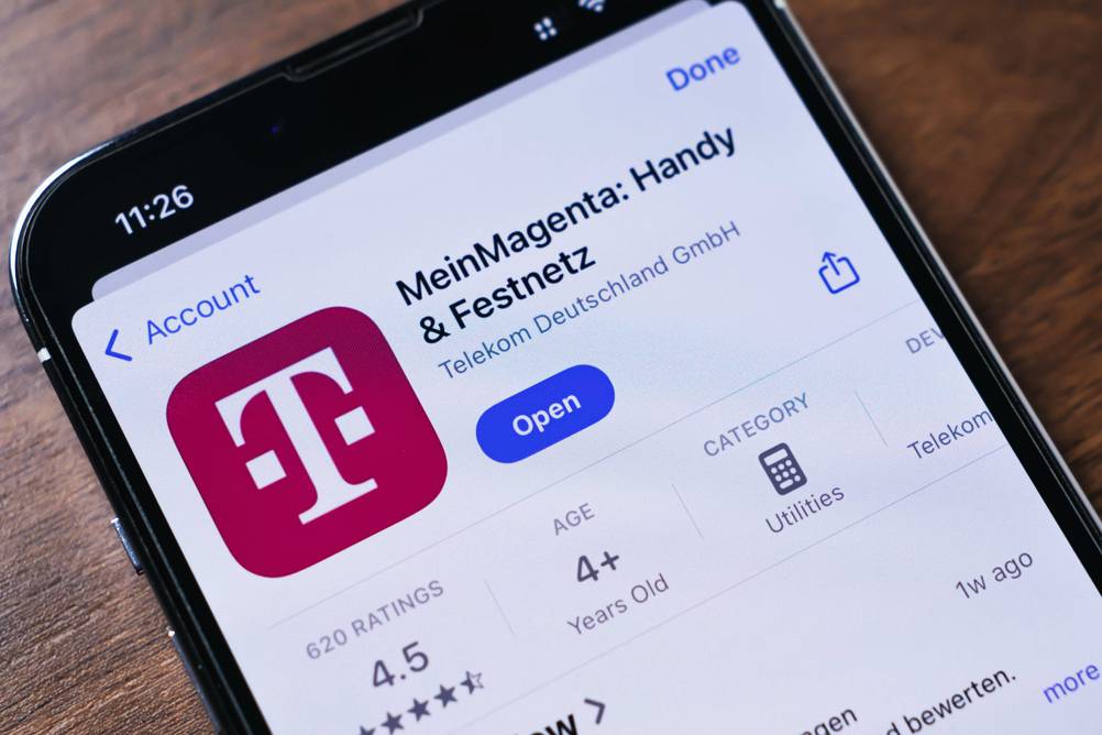 Telekom-Telefon im Test: Ein Mobilphone hat eine Telekom-App offen – Mein Magenta: Handy & Festnetz