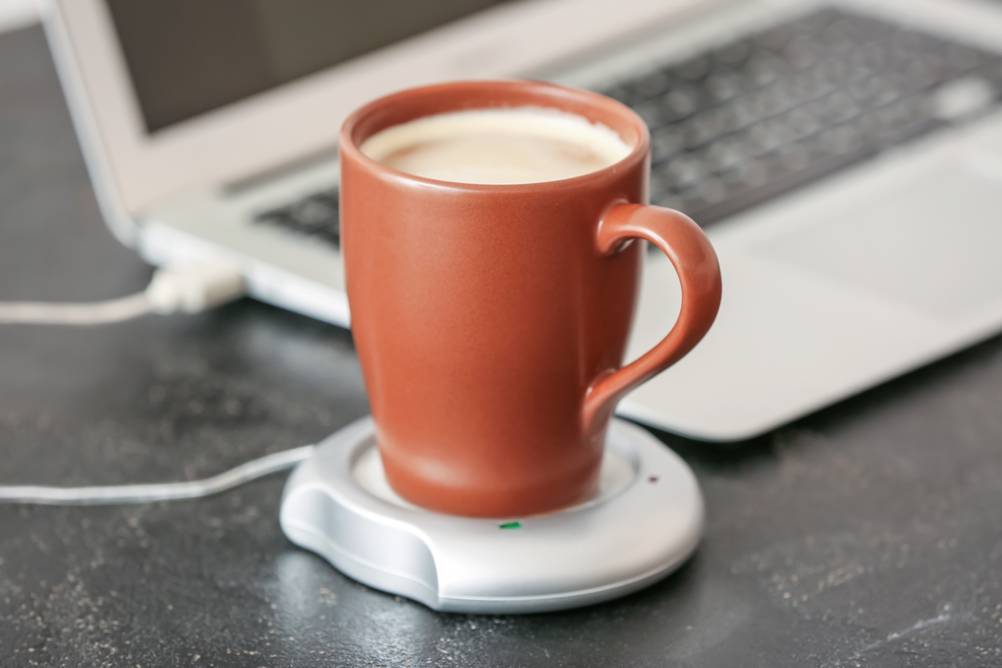 USB-Kühlschrank-Test – ein USB-Tassenwärmer mit einer Tasse