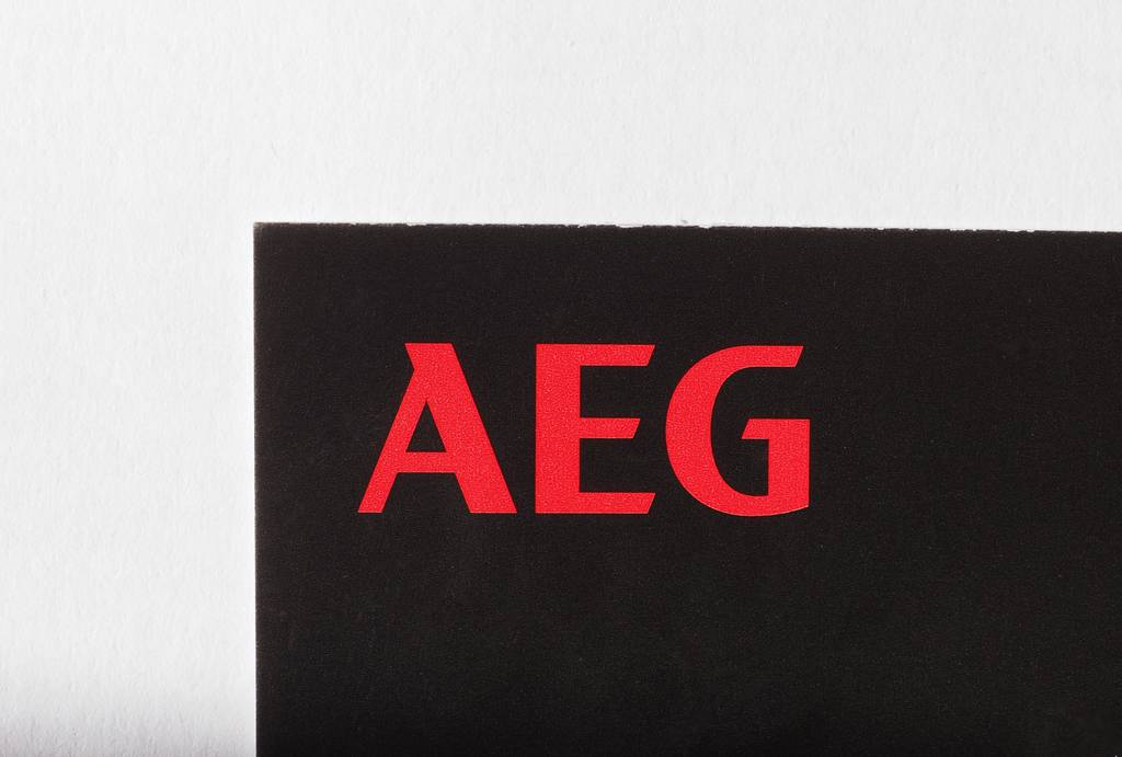 AEG-Kuehlschrank-Test: AEG Logo auf AEG-Kuehlschrank.