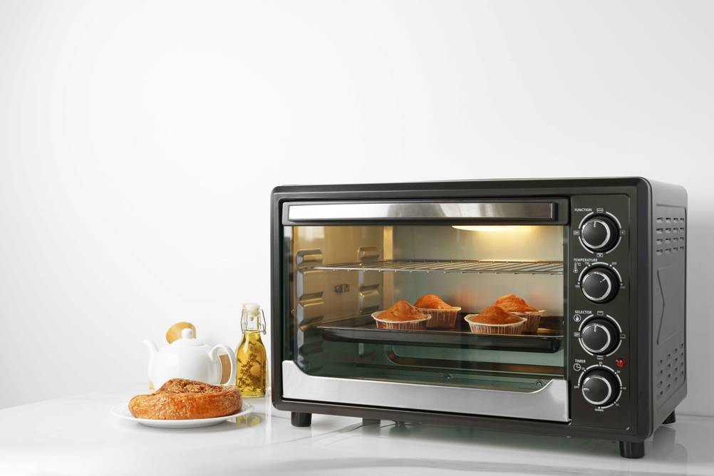 Mini-Backofen 30 Liter im Test: Vier Muffins in einem Mini-Backofen.