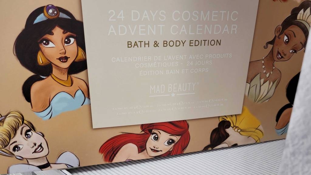 Getesteter Adventskalender für Frauen mit Bade- und Pflegeprodukten. 