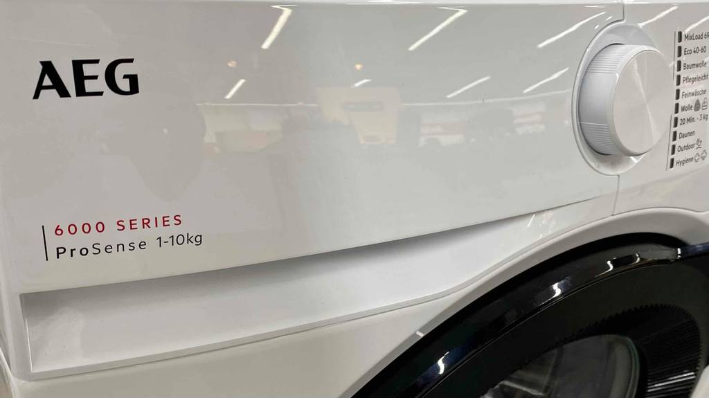 Im Test: eine AEG Waschmaschine mit verschiedenen Programmen.