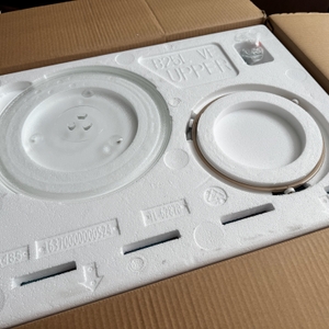 Geöffneter Karton der AEG MSB2547D-M