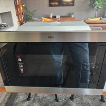 AEG MSB2547D-M auf dem Tisch