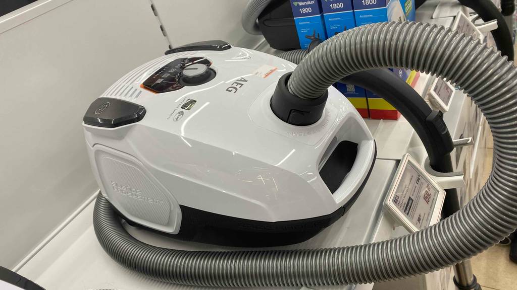 AEG-Staubsauger getestet: Gerät hat ein weißes Design.