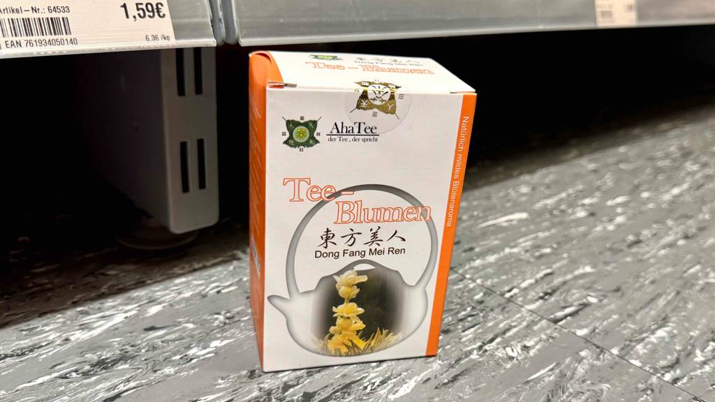 Teeblumen getestet: Auf der Vorderseite der Verpackung steht die Sorte.