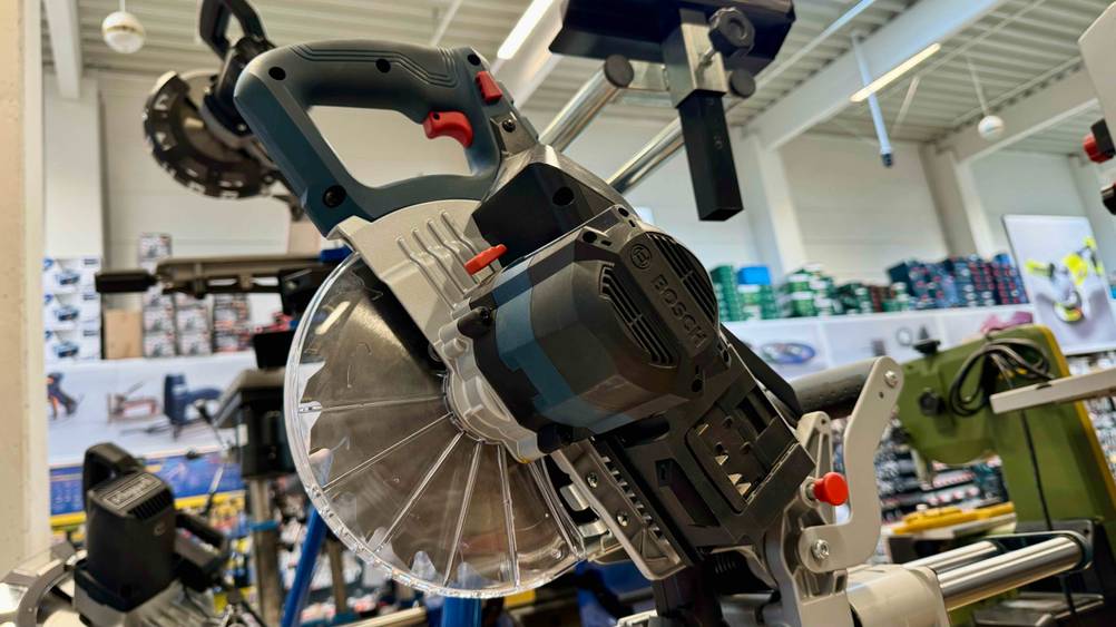 Akku-Kappsäge-Test: Nahaufnahme des Motors inklusive Griff.