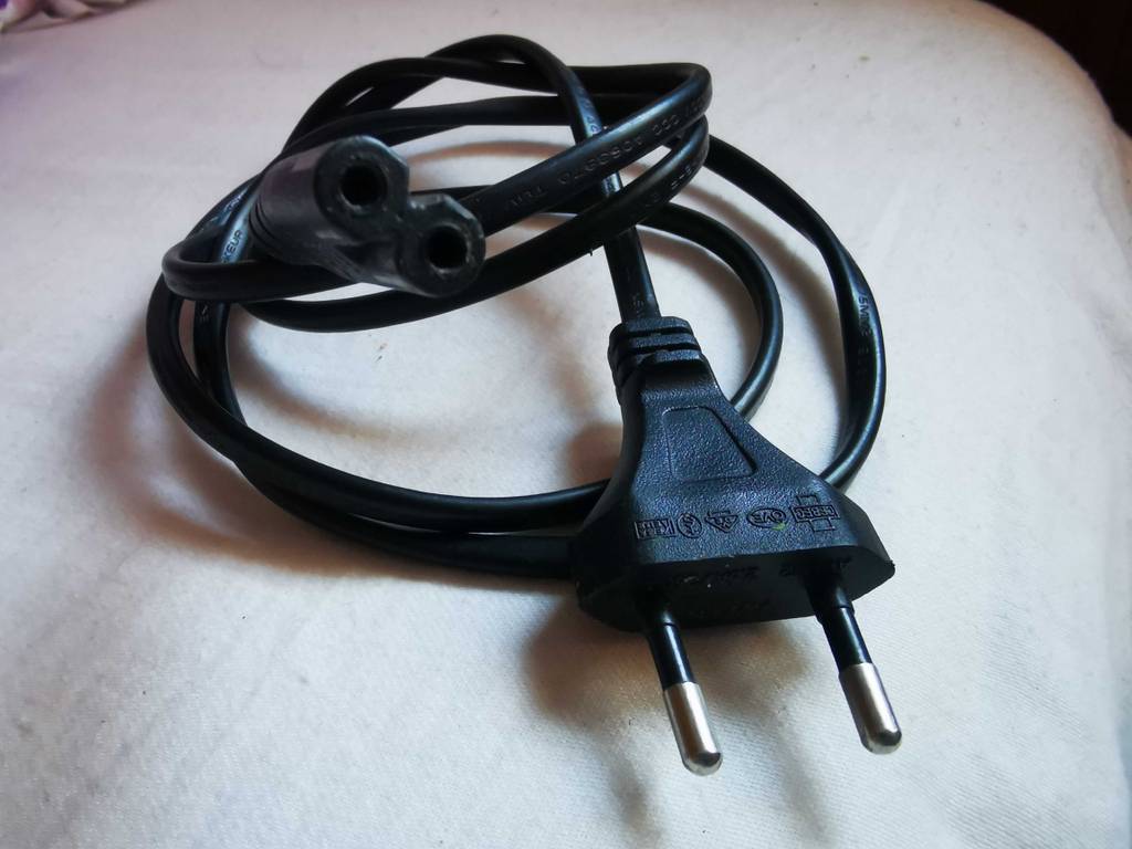 Ladekabel einer getesteten Akku-Lampe.