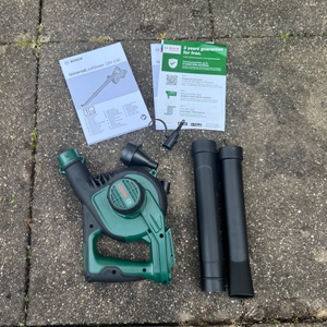 Lieferumfang des getesteten Akku-Laubbläsers von Bosch.