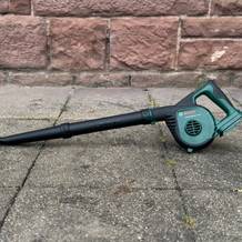 Der getestete Akku-Laubbläser von Bosch.