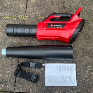 Lieferumfang des getesteten Akku-Laubbläsers von Einhell.