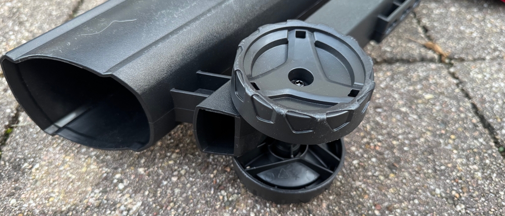 Detailansicht der Laufräder des getesteten Akku-Laubsaugers von Einhell.