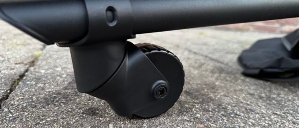 Detailansicht vom Laufrad des getesteten Akku-Laubsaugers von Gardena.