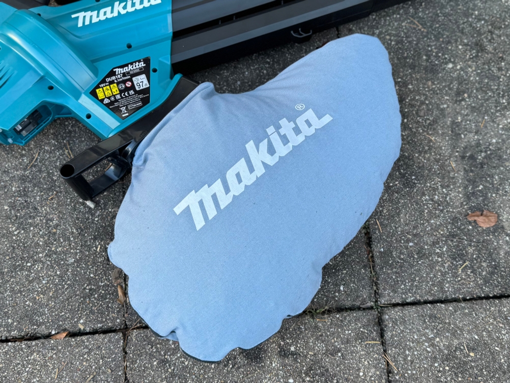 Fangsack des getesteten Akku-Laubsaugers von Makita.