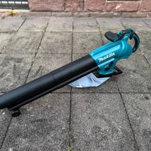 Makita-Akku-Laubsauger im Test.