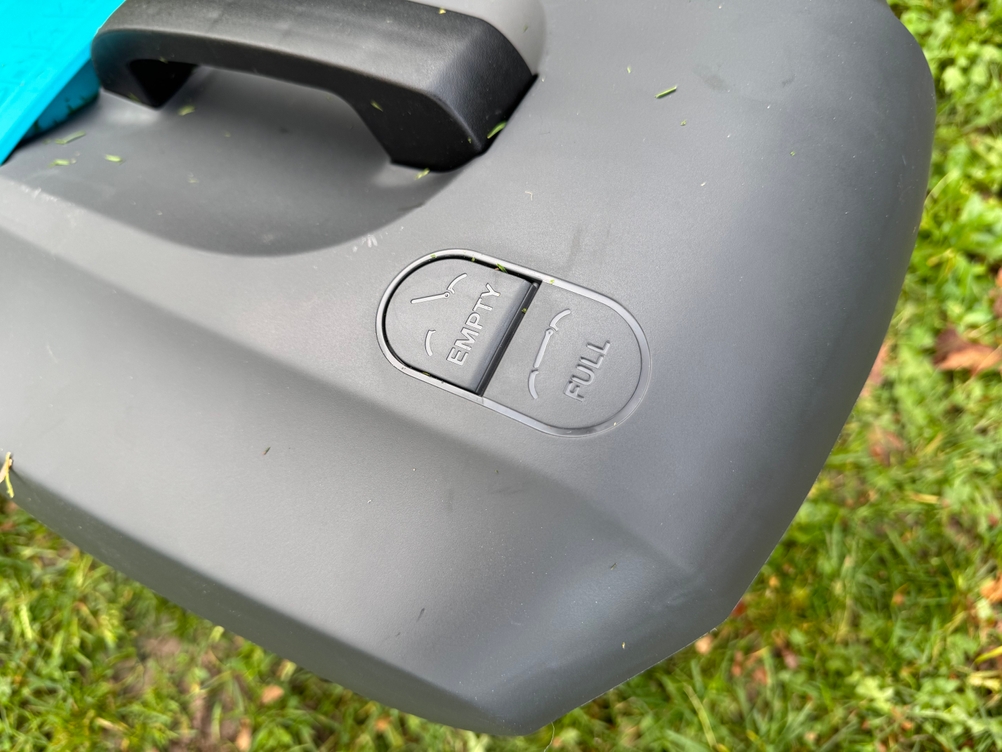Detailansicht des Fangkorbs des getesteten Akku-Rasenmähers von Gardena.