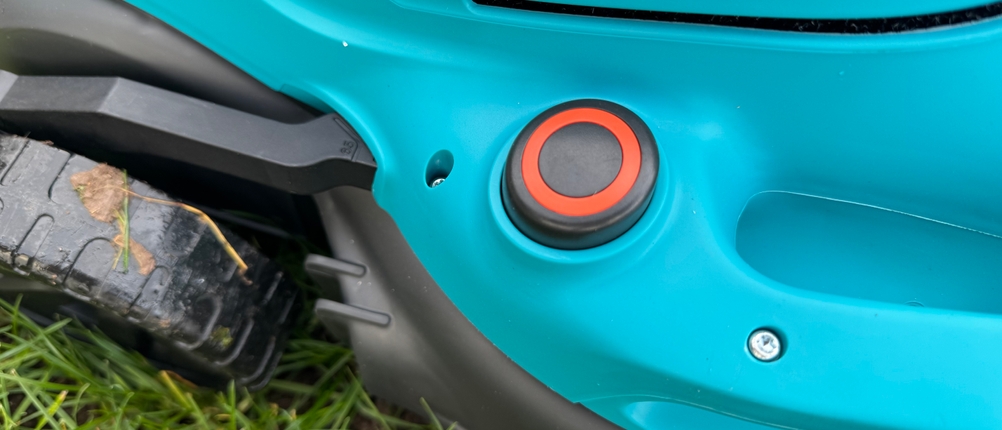 Detailansicht der Schnitthöhenverstellung des getesteten Akku-Rasenmähers von Gardena.