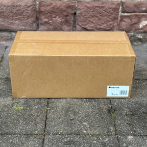 Karton des getesteten Akku-Rasenmähers von Gardena.