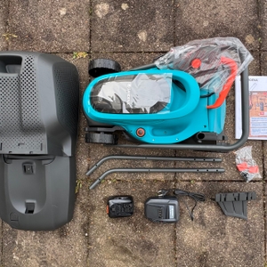 Lieferumfang des getesteten Akku-Rasenmähers von Gardena.