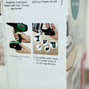 Seitlich angebrachte Grafiken auf der Bosch-Verpackung zeigen die Akku-Kompatibilität mit anderen 18V-Geräten aus dem Bosch-System.