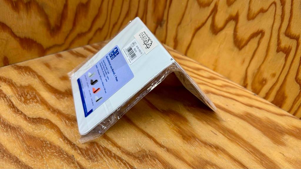 Buchstütze im Test: Detailansicht von der Seite.
