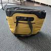 Die Alfi isoBag steht auf einem Teppich.