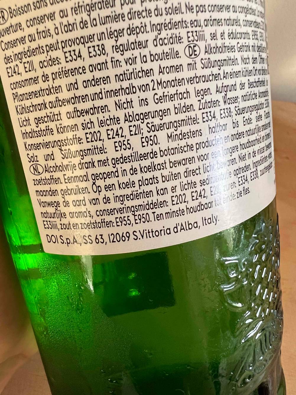 Alkoholfreier Gin getestet: Nahaufnahme der Rückseite.