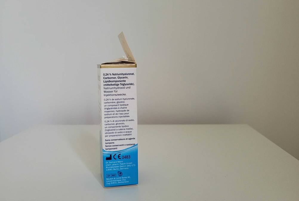 Seitenansicht der Packung der getesteten Allergie-Augentropfen mit Informationen.