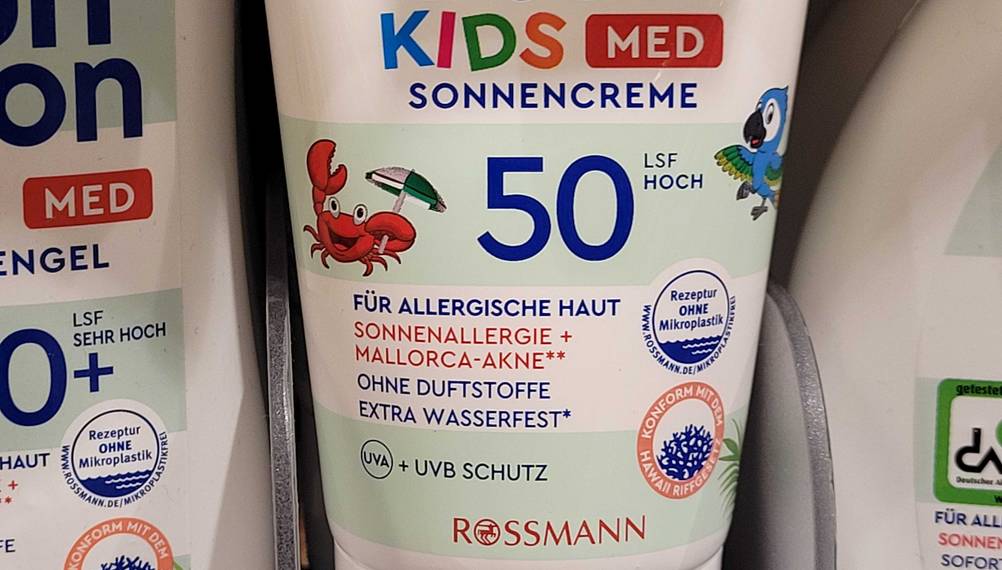 Allergie-Sonnencreme im Test: Nahaufnahme der Vorderseite der Verpackung.