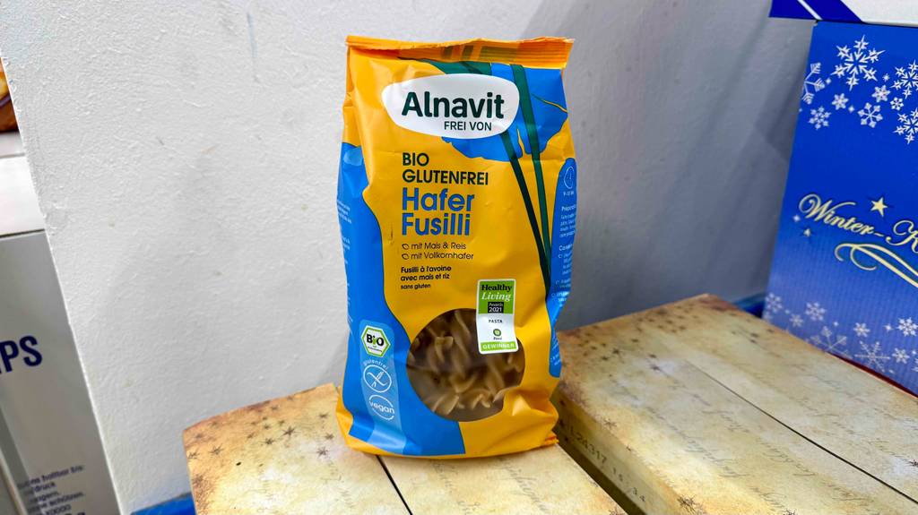 Glutenfreie Nudeln getestet: Auf der Verpackung ist ein durchsichtiger Kreis mit Blick auf die Nudeln.