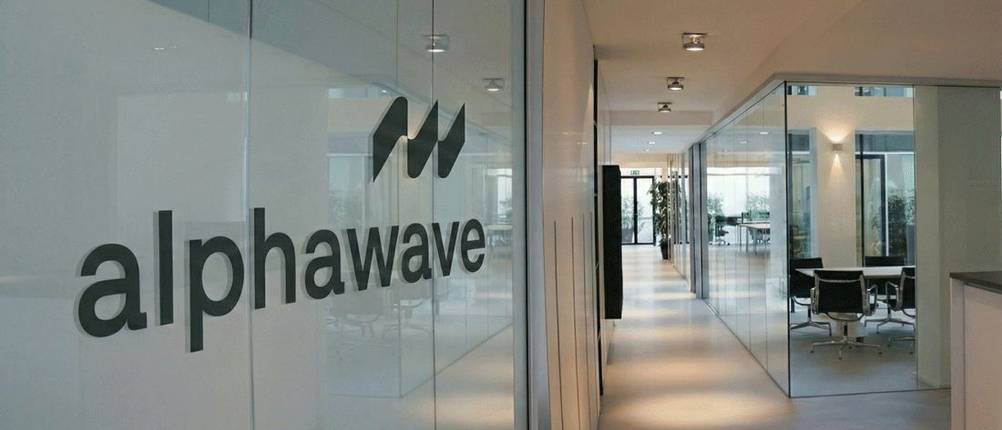 Eingang des Alphawave-Büros in Düsseldorf.