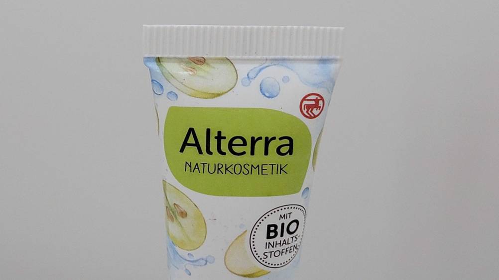 Augencreme getestet: Nahaufnahme des Labels mit Logo.