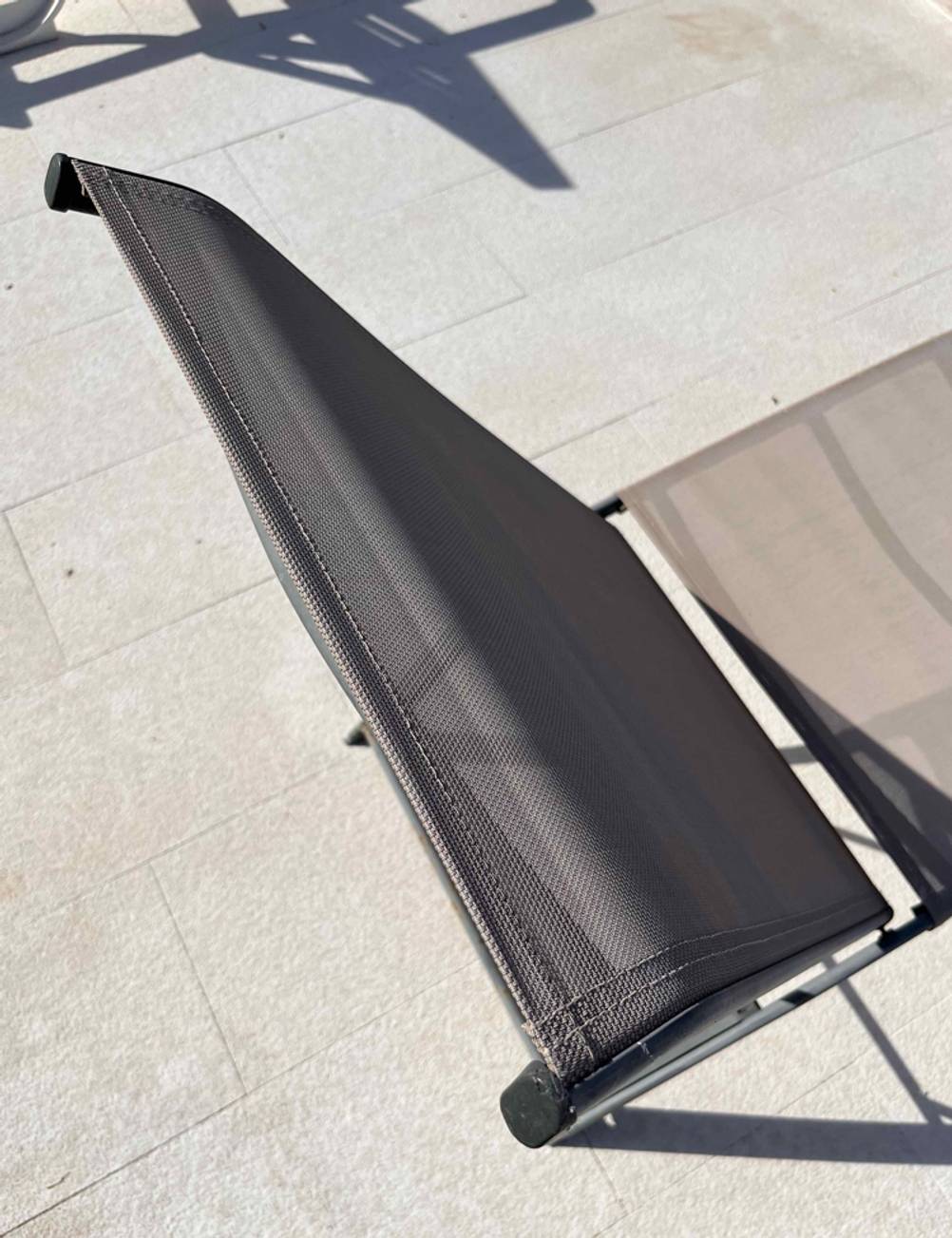 Aluminium-Sonnenliege im Test: Blick von oben auf die Rückenlehne.