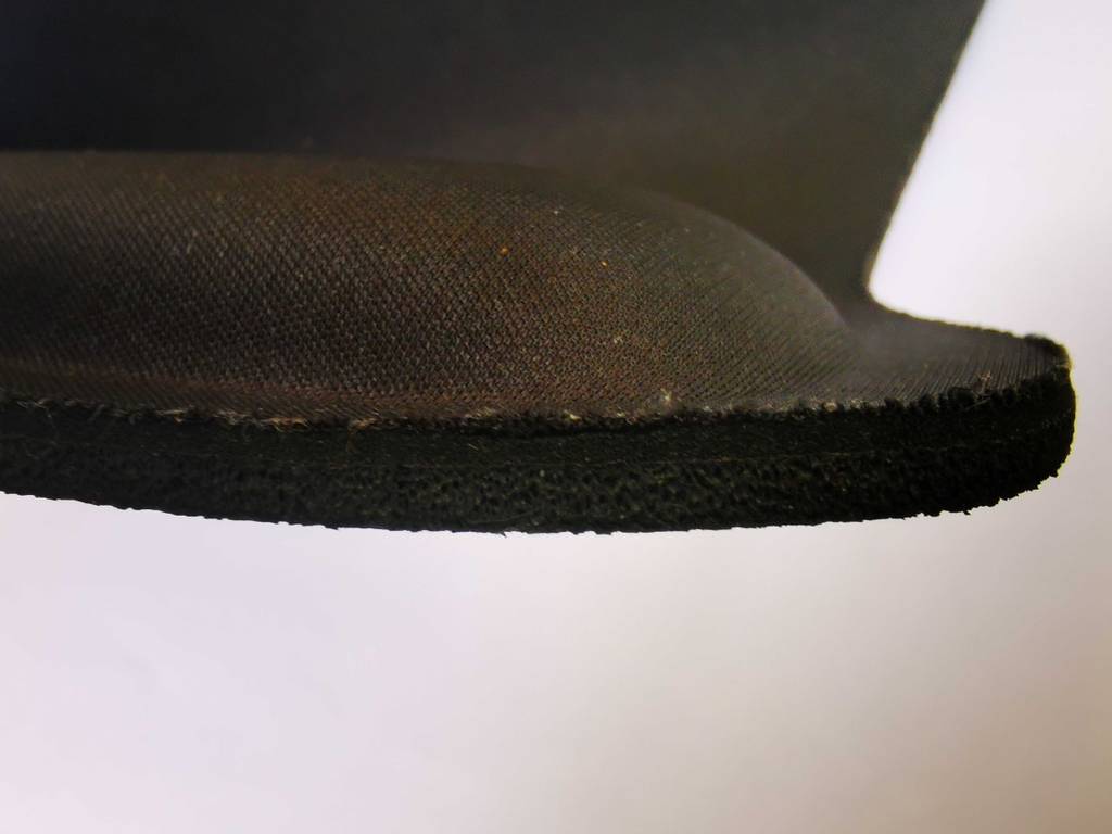Blick auf die Höhe eines Mousepads im Test.