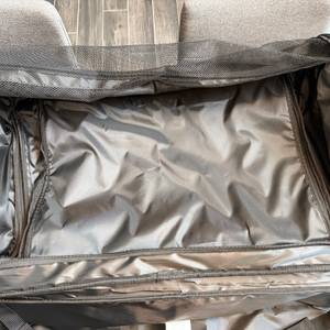 Der gesamte Innenraum der Amazon Basics Ripstop.