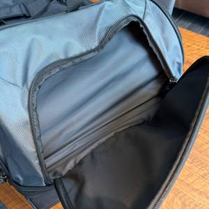 Eine Außentasche der Amazon Basics Ripstop.