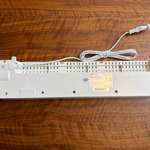 Die Unterseite vom Amazon-Basics-Thermo-Laminiergerät