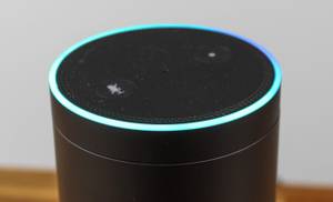Amazon Echo Spracheingabe mit leuchtendem Ring