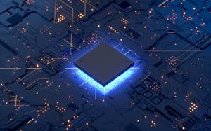 Desktop-PC-Test: Eine beleuchtete CPU auf einem Mainboard.