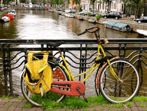 Ein Fahrrad in Amsterdam.