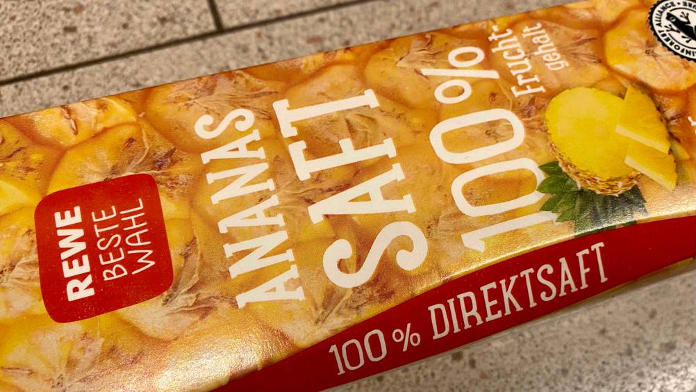 Ananassaft im Test: Nahansicht der Verpackung