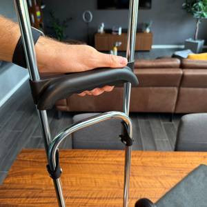 Der Griff des Andersen Scala Shopper Hera wird verschoben.