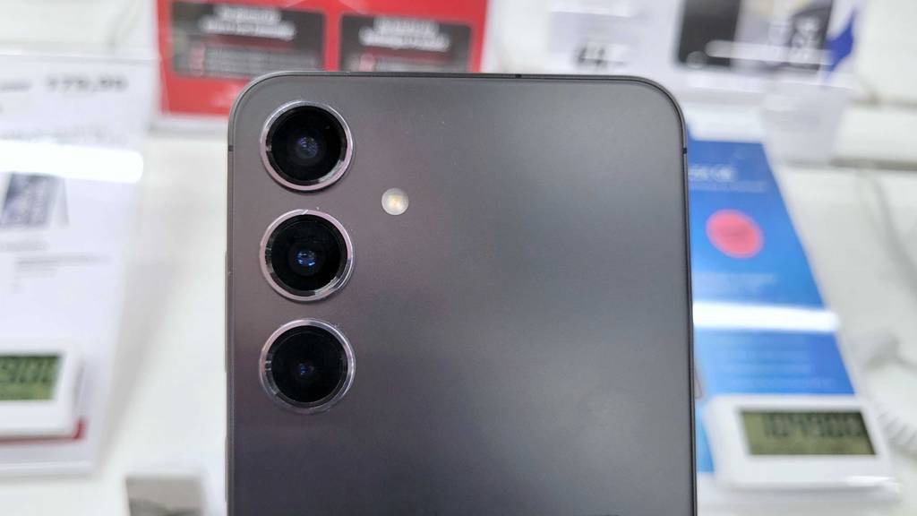 Android-Smartphone im Test: Blick auf die drei Linsen der Rückkamera.