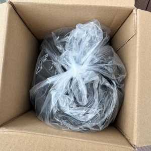 Der geöffnete Karton des Angel-Berger Luxus Faltstuhl von oben