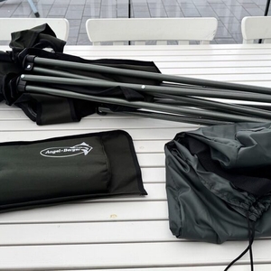 Der Lieferumfang des Angel-Berger Luxus Faltstuhl