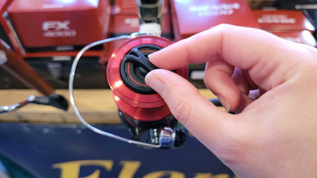 Angelrolle-Test: Detailansicht der Front einer Angelrolle.