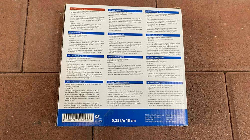 Getestet: Rückseite der Originalverpackung eines Anti-Schling-Napfes für Katzen.