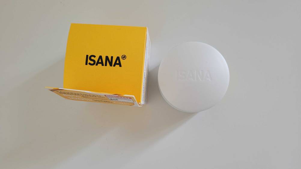 Isana-Antifaltencreme Verpackung aus Tiegel und Kartonage mit Logo und Rossmann-Logo