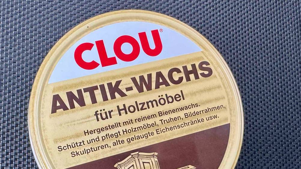 Antikwachs getestet: Nahaufnahme des Deckels der Dose mit Logo und Artikelbezeichnung.