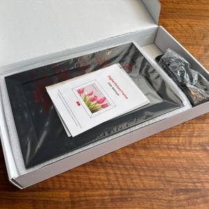 Aorpdd digitaler Bilderrahmen in Folie im Karton